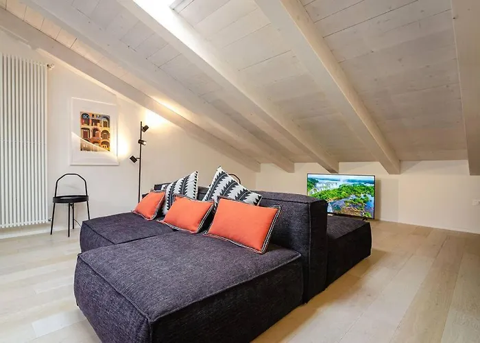 Asinelli Luxury Apartment